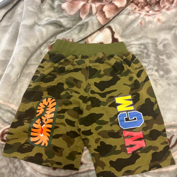 BAPE 1st Camo Shark Sweat Shorts - Picture 2 of 2